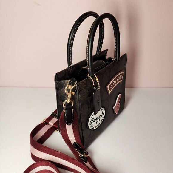 NWT COACH CE593 Mini Cally Crossbody In Signature Canvas With Ski Patches - Picture 3 of 6